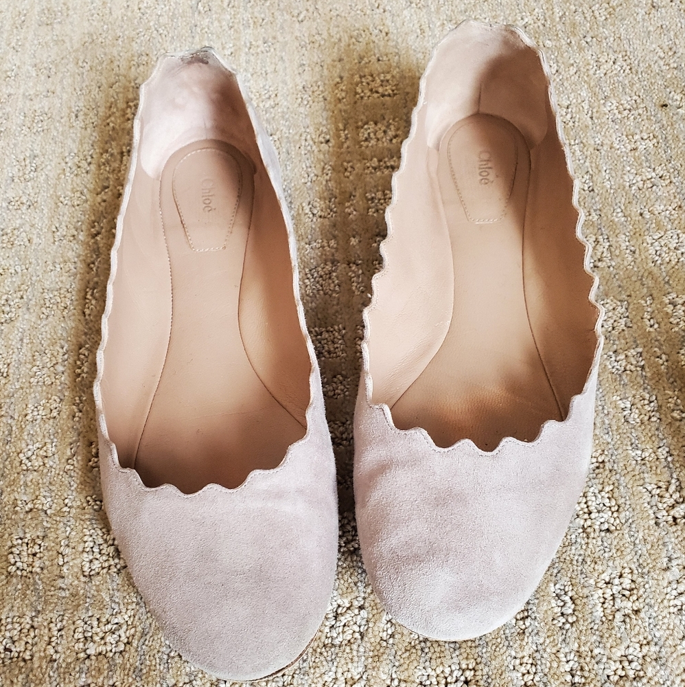 CHLOE Scalloped Edge Suede Ballet Flats in Blush